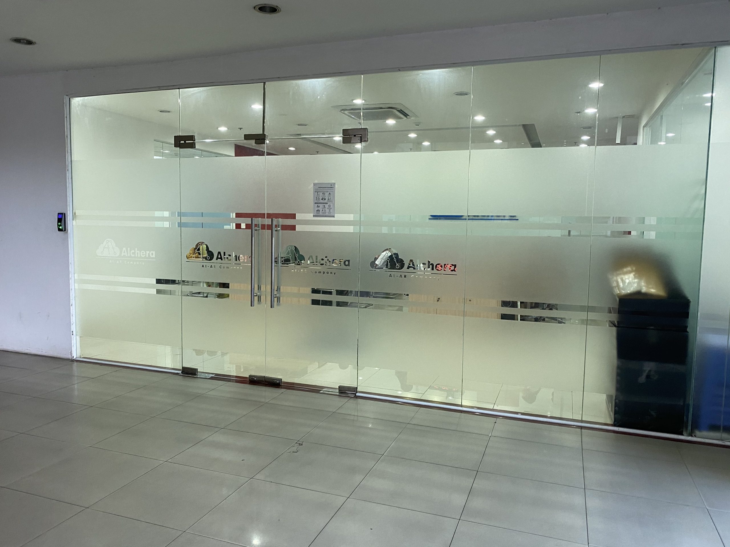 Dán decal kính văn phòng tại TP.HCM 1 Dán decal kính văn phòng tại TP.HCM