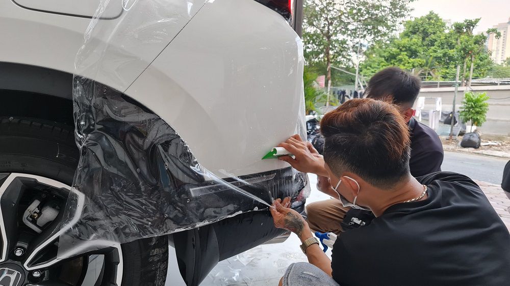 Ảnh: Thịnh Cường Holdings đang dán PPF cho xe ô tô điện Ảnh: Thịnh Cường Holdings đang dán PPF cho xe ô tô điện
