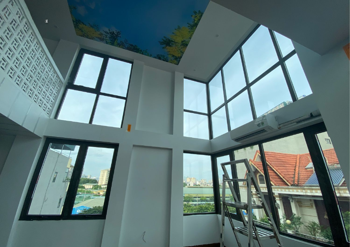 Ảnh: Dán phim cách nhiệt bảo vệ sự riêng tư cho chung cư