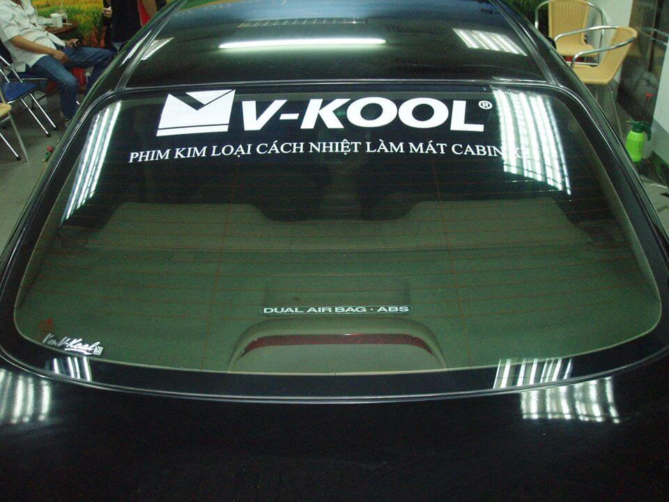 Ảnh: Dán phim cách nhiệt ô tô V-Kool Ảnh: Dán phim cách nhiệt ô tô V-Kool