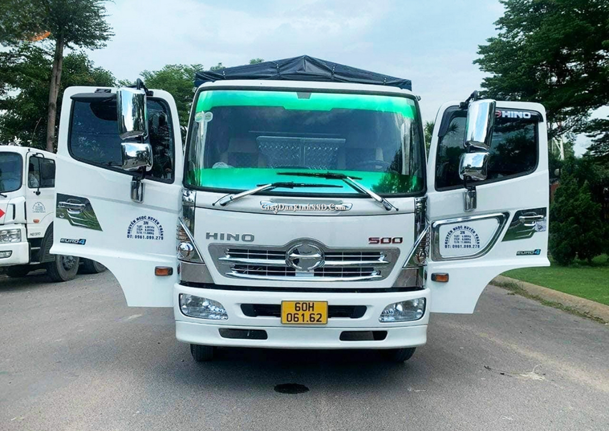 Ảnh: Dán phim cách nhiệt xe khách nhưng vẫn đảm bảo tầm nhìn Ảnh: Dán phim cách nhiệt xe khách nhưng vẫn đảm bảo tầm nhìn
