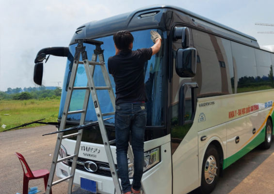 Ảnh: Phim cách nhiệt đảm bảo tầm nhìn cho xe khách
