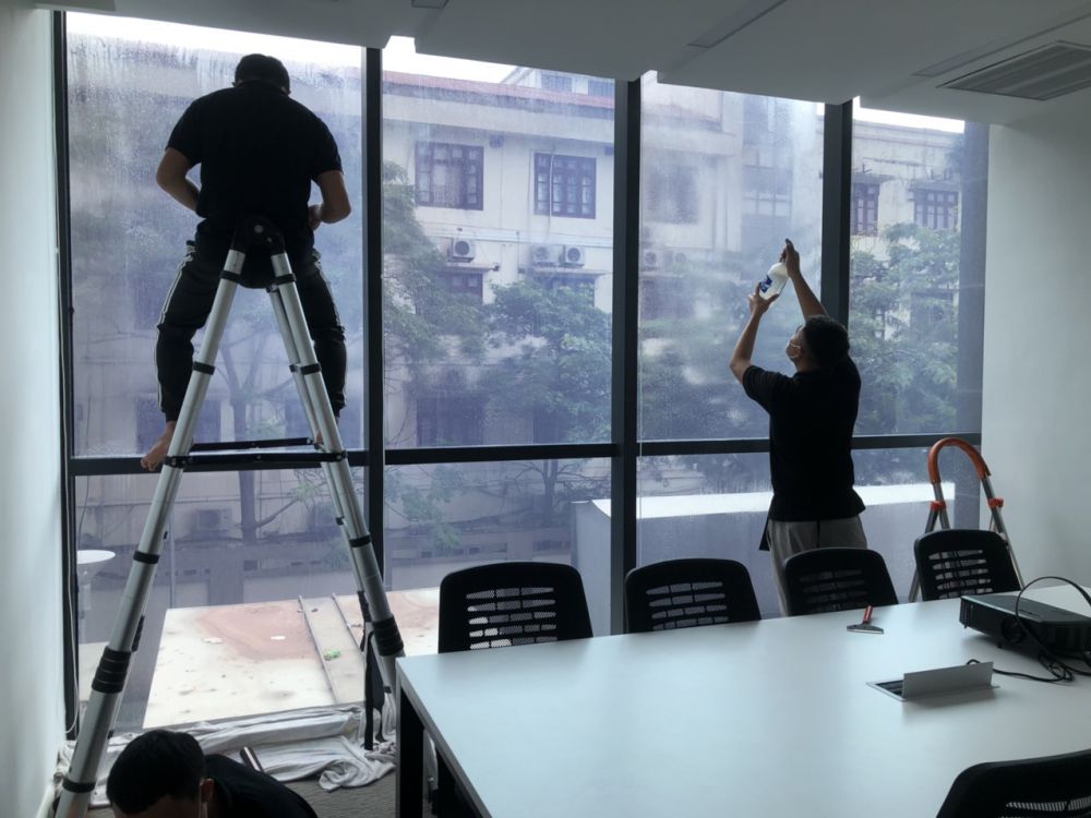Ảnh: Thịnh Cường Holdings - Thi công phim cách nhiệt tiết kiệm điện cho văn phòng Ảnh: Thịnh Cường Holdings - Thi công phim cách nhiệt tiết kiệm điện cho văn phòng