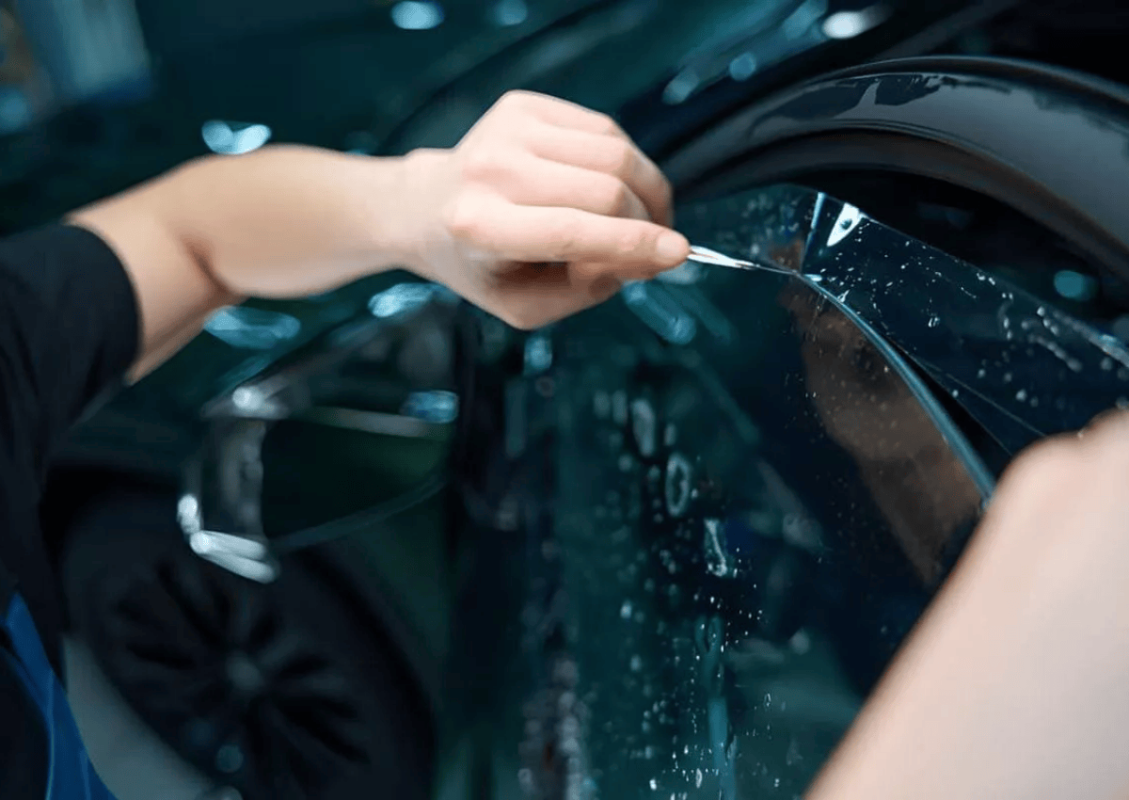 Tuổi thọ phim dán xe điện: Khi nào cần thay thế và dấu hiệu nhận biết phim xuống cấp? 2 Hiểu rõ tuổi thọ phim dán xe điện và dấu hiệu nhận biết phim xuống cấp