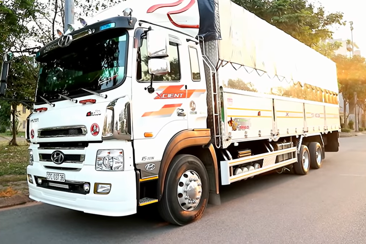 Giá phim dán kính xe tải 2025: Giải pháp chống nóng và tiết kiệm cho mọi chuyến đường 2 Tham khảo Giá phim dán kính xe tải tại đâu?