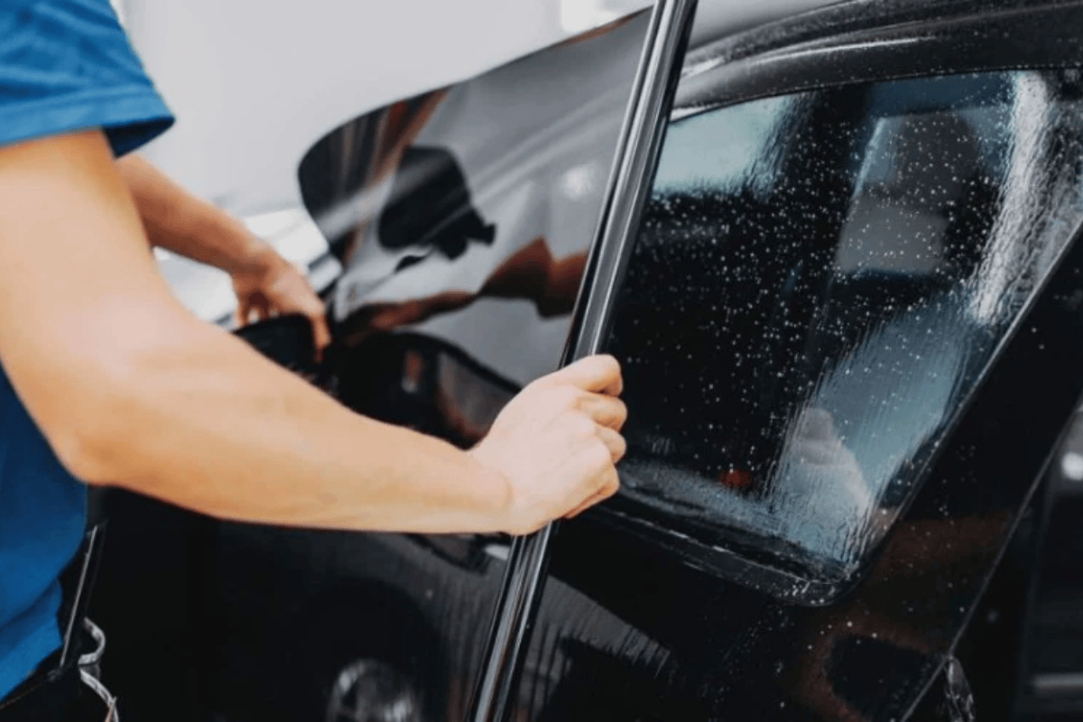 Nên lựa chọn dán phim cách nhiệt bên trong hay bên ngoài xe 1 Dán phim cách nhiệt bên trong hay bên ngoài xe