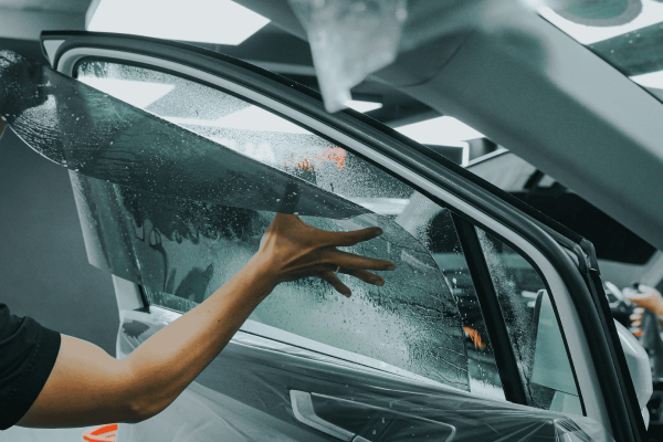 Dán phim cách nhiệt Thủ Đức giải pháp bảo vệ xe hiệu quả 3 Dán phim cách nhiệt Thủ Đức