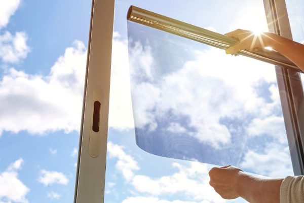 Có nên dán phim cách nhiệt cho nhà kính?