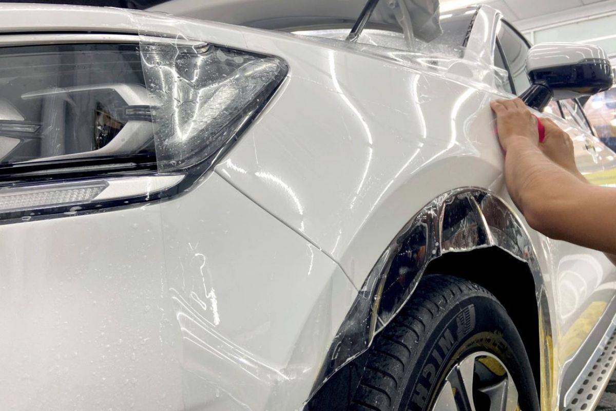 Dán PPF chống trầy xe hơi