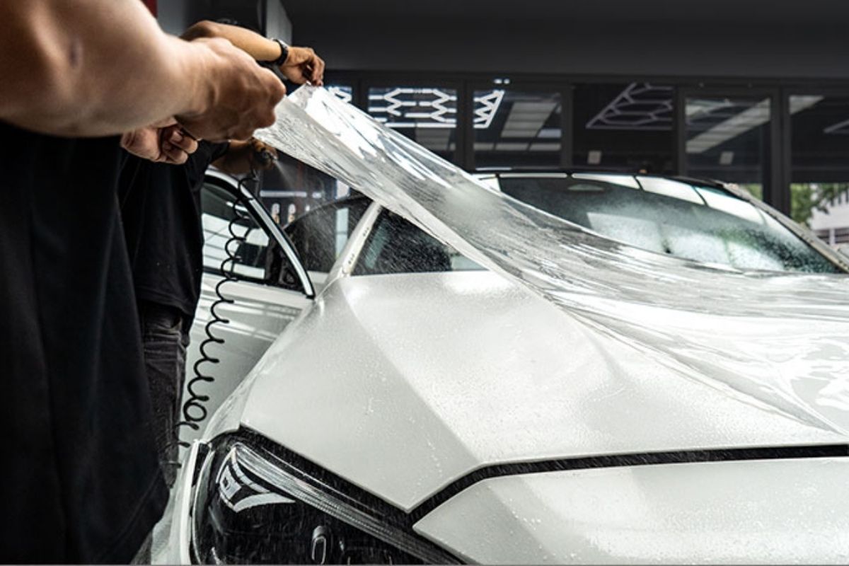 Có nên dán PPF cho xe hơi và lý do đây là khoản đầu tư cần thiết cho mọi chủ xe 2 Thi công dán PPF chuyên nghiệp