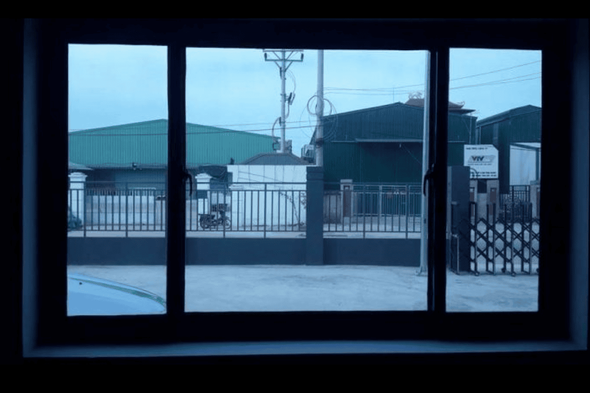 Ứng dụng đa dạng của giấy dán kính màu đen trong đời sống