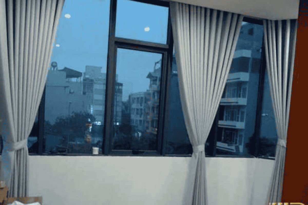 Lý do nên dán giấy dán kính chống sáng để có giấc ngủ trọn vẹn? 1 giấy dán kính chống sáng cho phòng ngủ