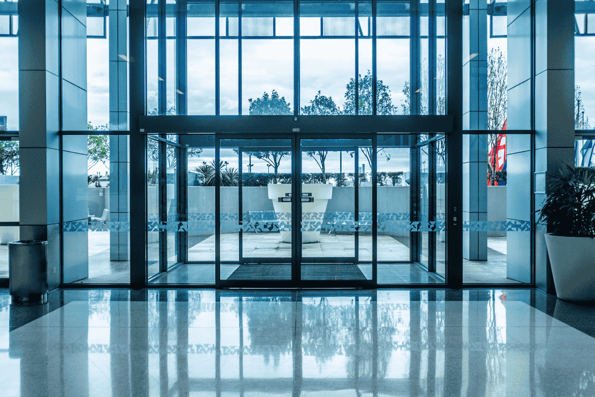 Khám phá ngay bảng giá dán kính chống nắng giá rẻ TPHCM mới nhất hiện nay 2 mẫu decal dán kính đẹp cho cửa ra vào