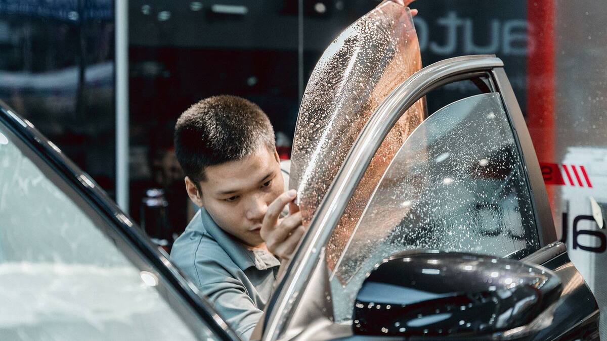 Phim cách nhiệt tối màu và sáng màu chống chói lóa ban đêm 2 Phim cách nhiệt tối màu